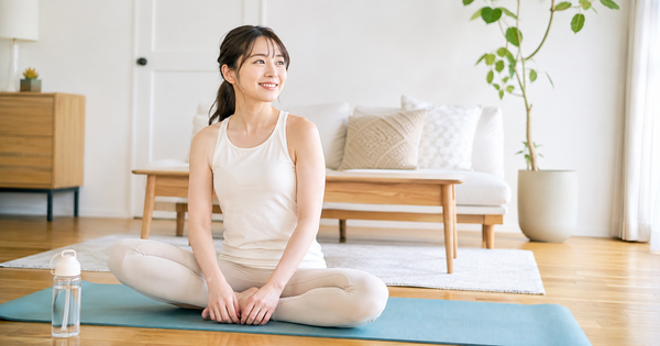 はじめてのヨガ｜初心者が覚えたいポーズ・呼吸・準備